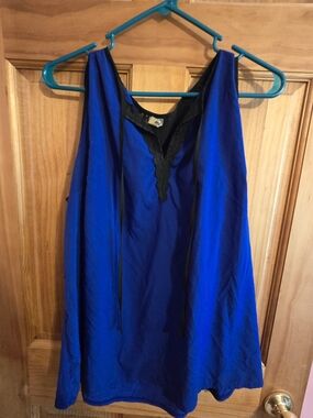 Blue Sleeveless V-Neck Women's Top with Lace Trim